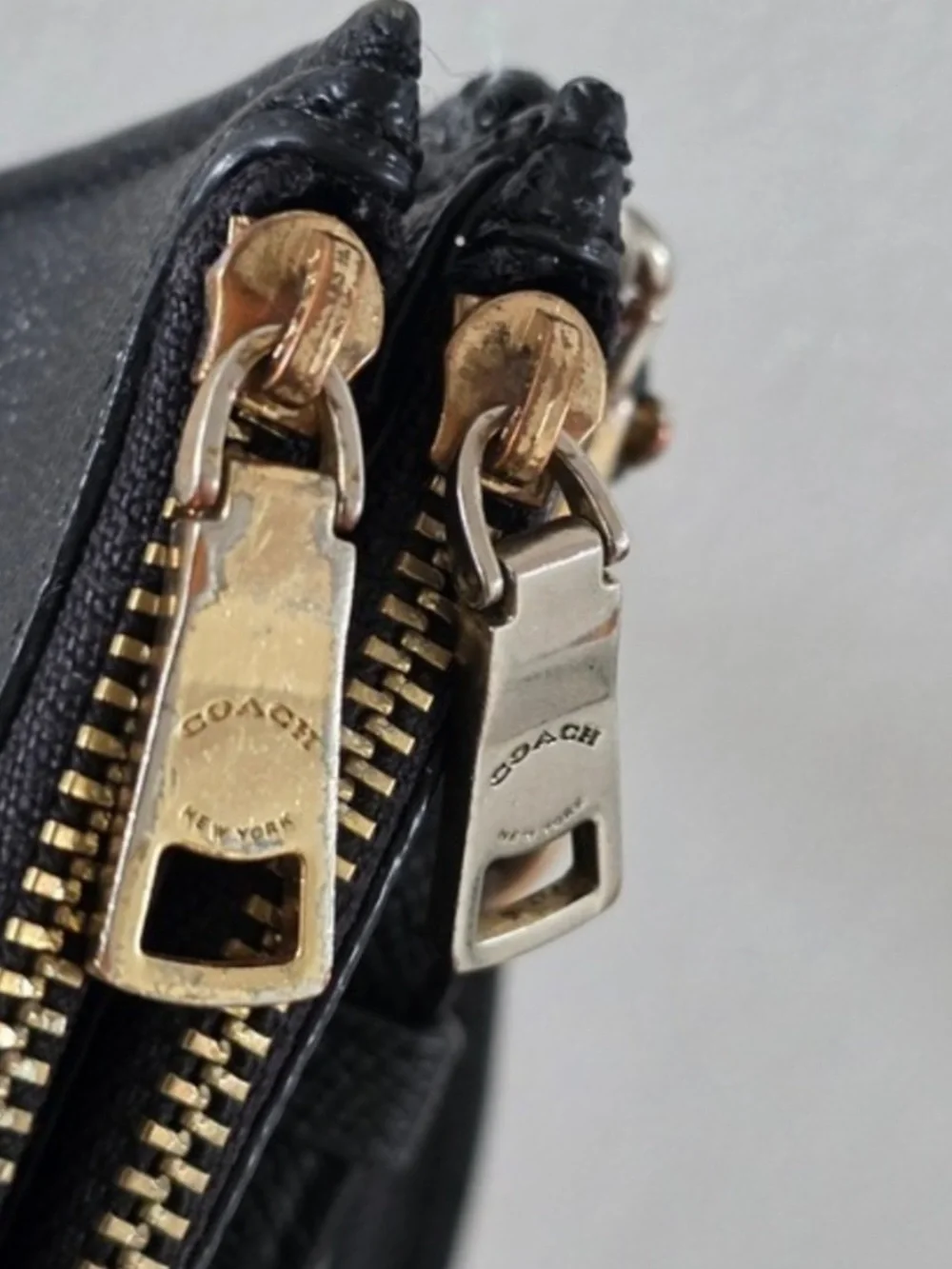 Coach Womens Black Crossgrain Leather Double Zip Wristlet Clutch Gold Hardware
